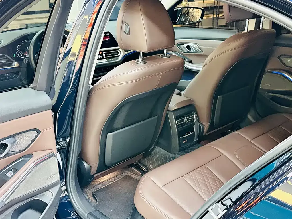 BMW 3 Series 2022 из CN, фото 4