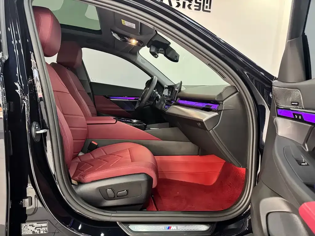 BMW 5 Series 2025 из CN, фото 10