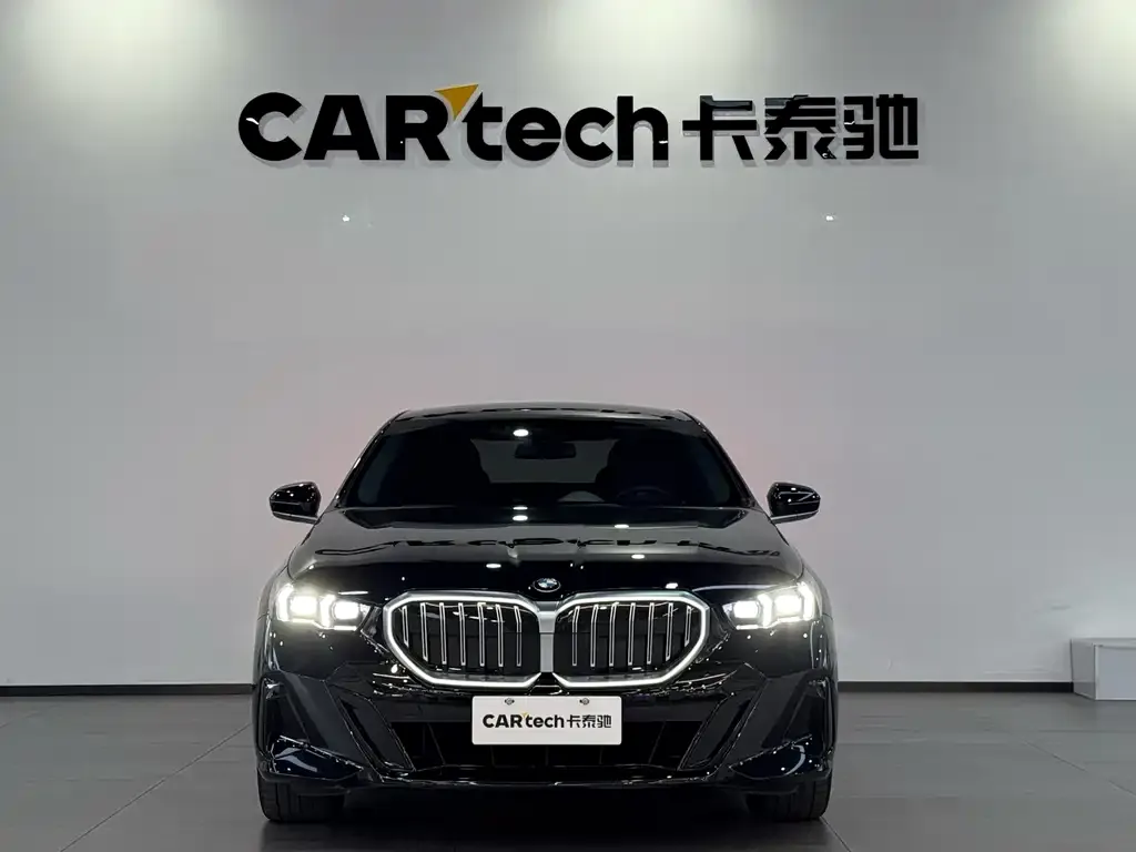 BMW 5 Series 2025 из CN, фото 3