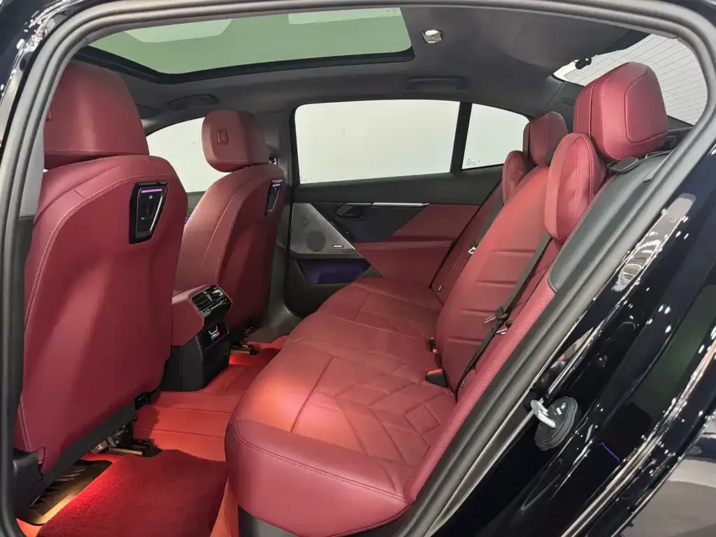 BMW 5 Series 2025 из CN, фото 6