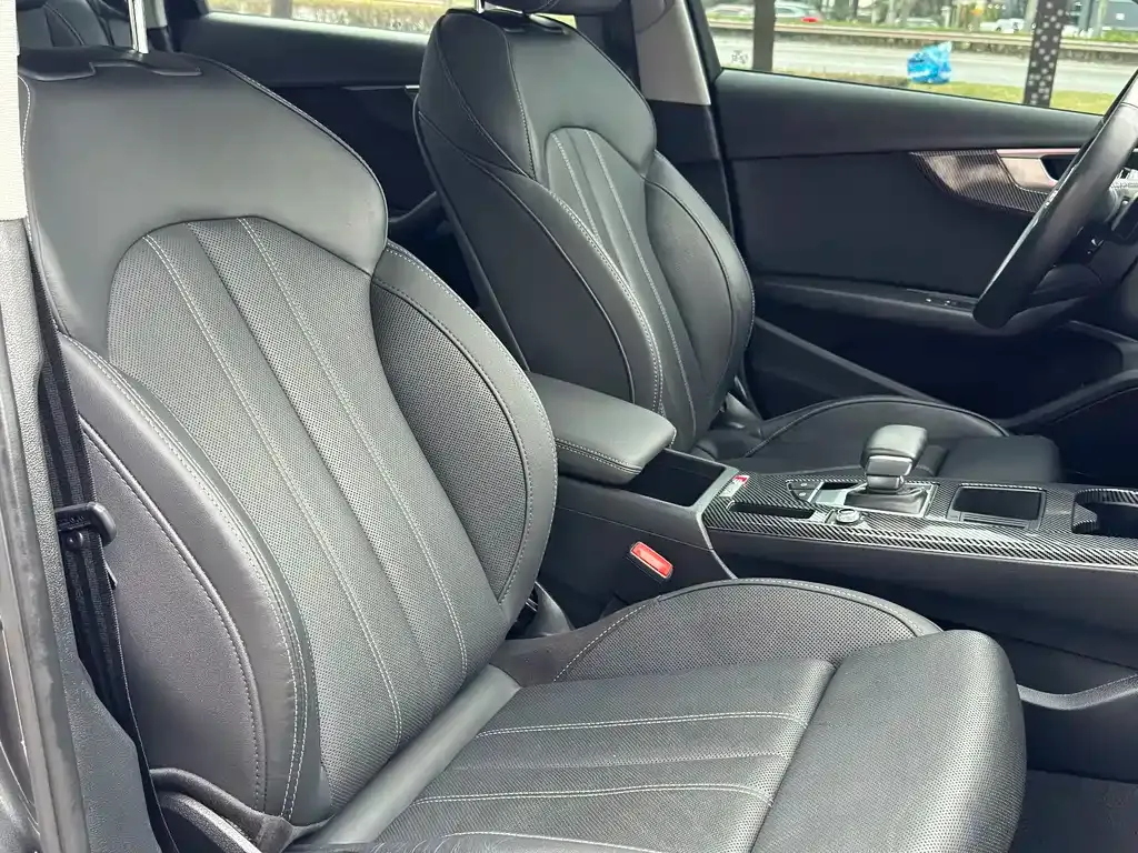 Audi A4L 2021 из CN, фото 5