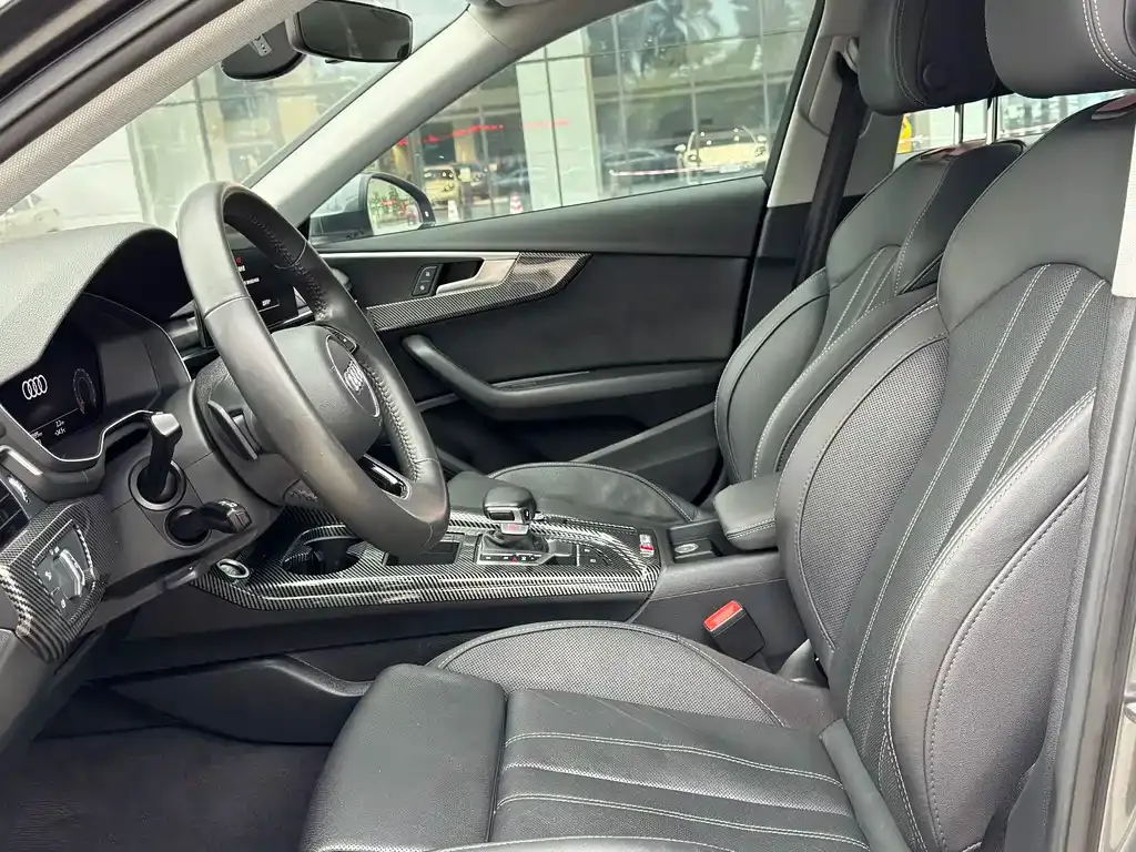 Audi A4L 2021 из CN, фото 10