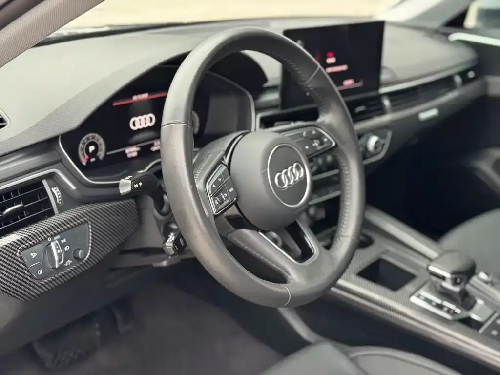 Audi A4L 2021 из CN, фото 4