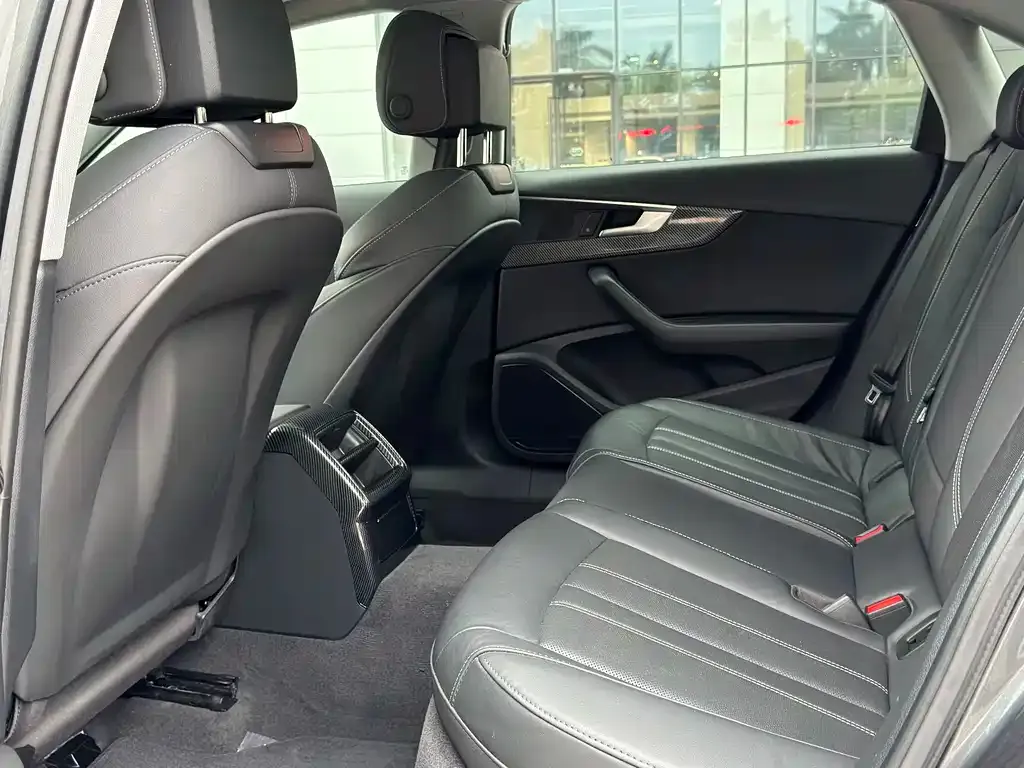 Audi A4L 2021 из CN, фото 7