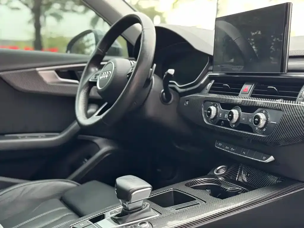 Audi A4L 2021 из CN, фото 2