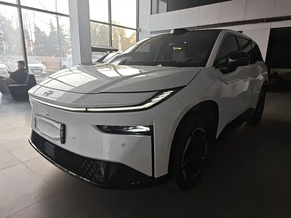 Toyota Platinum 3X 2025 из CN, фото 5