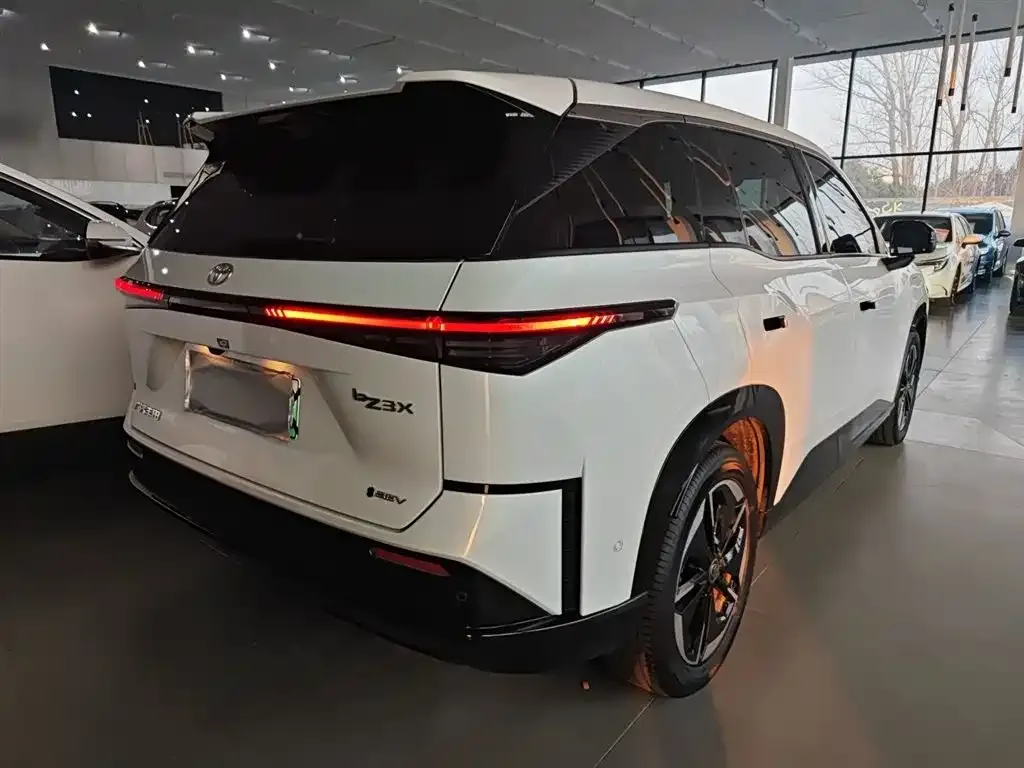 Toyota Platinum 3X 2025 из CN, фото 7