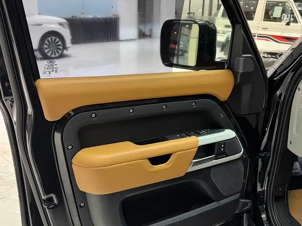 Land Rover Defender 2024 из CN, фото 2