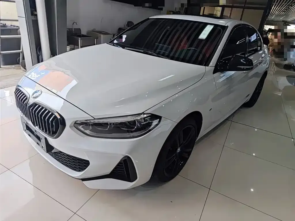 BMW 1 Series 2022 из CN, фото 1