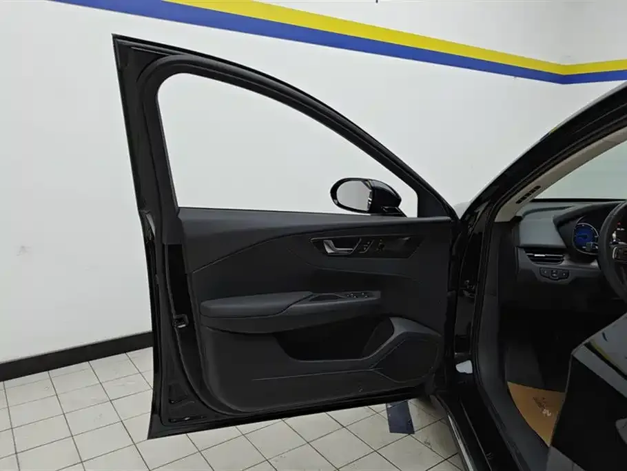 Hongqi E-QM5 2023 из CN, фото 7