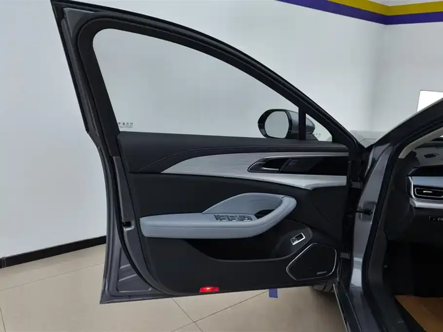 Hongqi H5 PHEV 2025 из CN, фото 3
