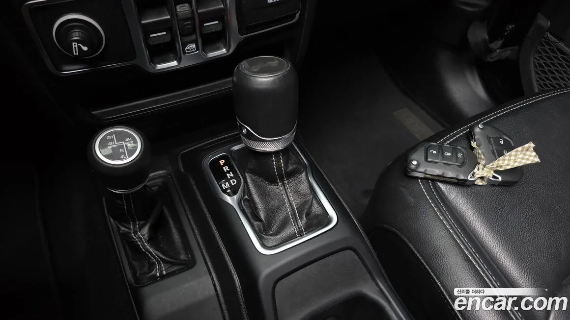 Jeep Wrangler — фото 9