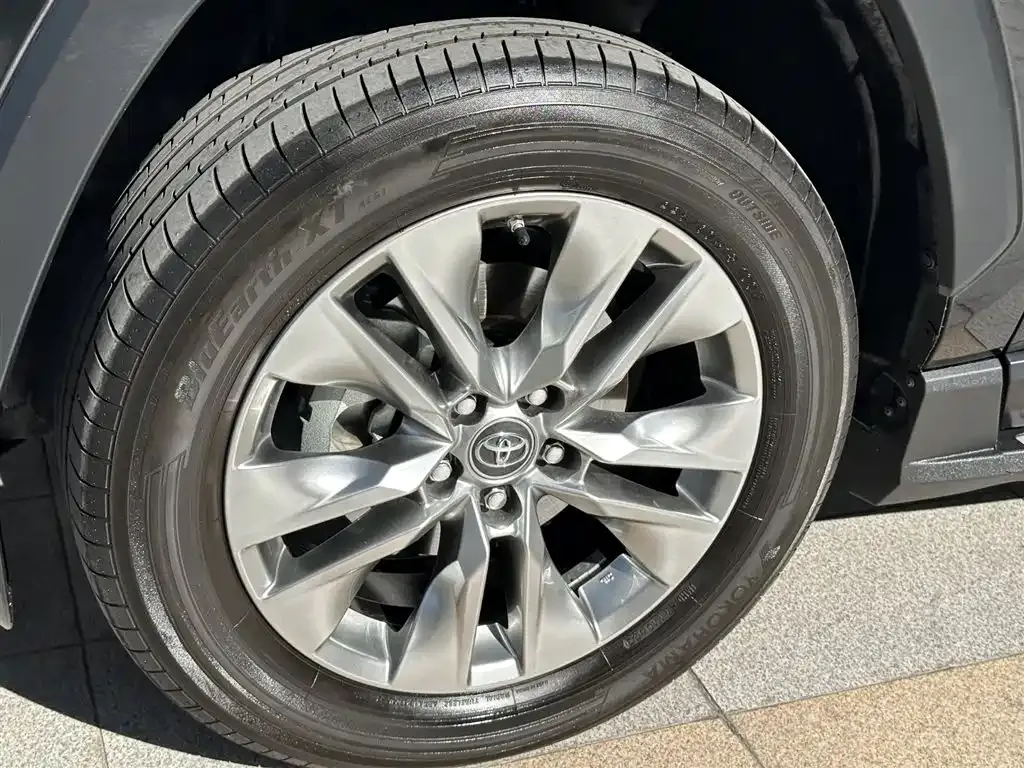 Toyota Wildlander 2023 из CN, фото 3