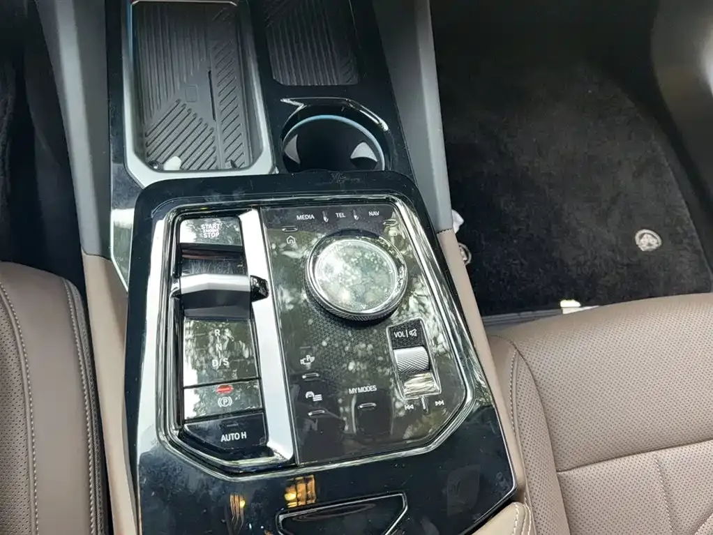 BMW 5 Series 2024 из CN, фото 8