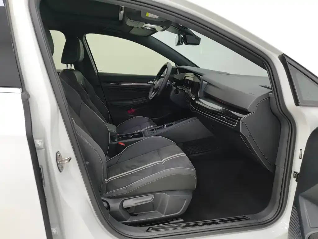 Volkswagen Golf 2022 из CN, фото 4