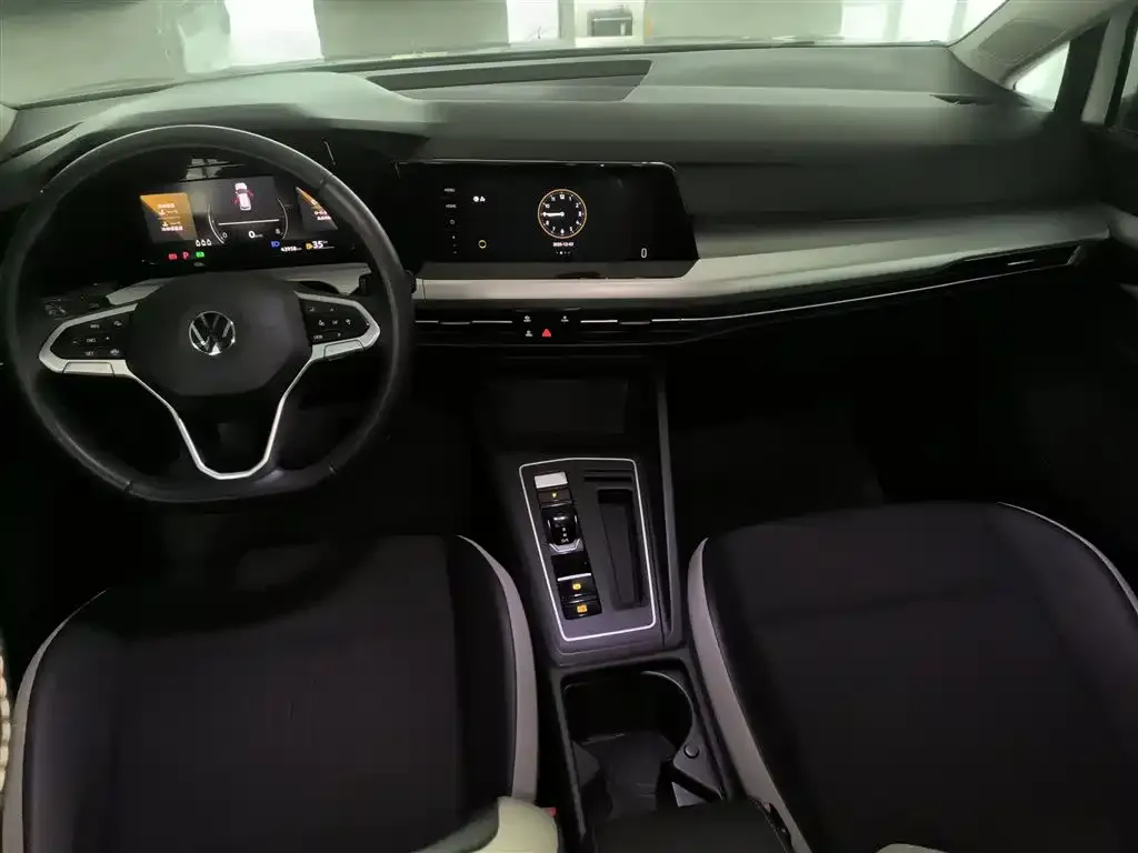 Volkswagen Golf 2023 из CN, фото 10