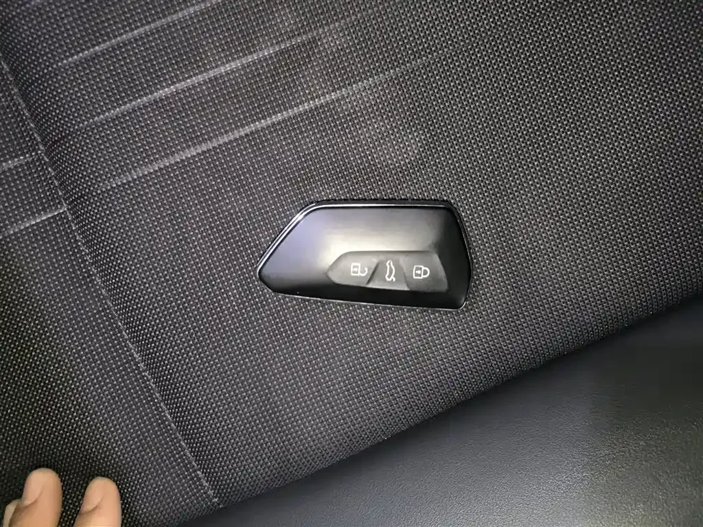 Volkswagen Golf 2023 из CN, фото 9