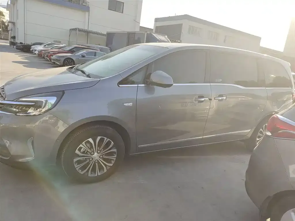 Buick GL8 2021 из CN, фото 2