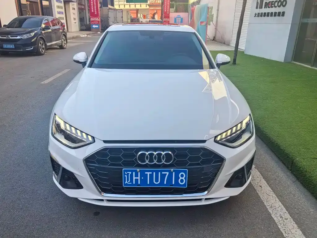 Audi A4L 2021 из CN, фото 9