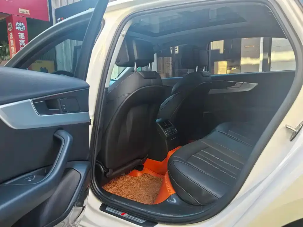 Audi A4L 2021 из CN, фото 2