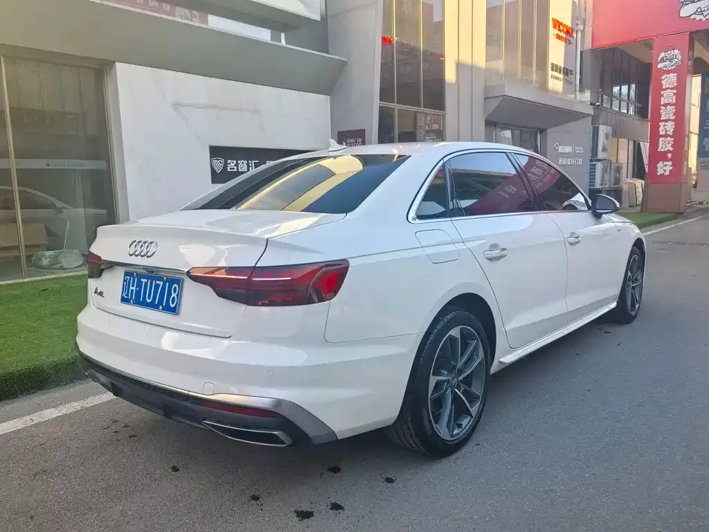 Audi A4L 2021 из CN, фото 4