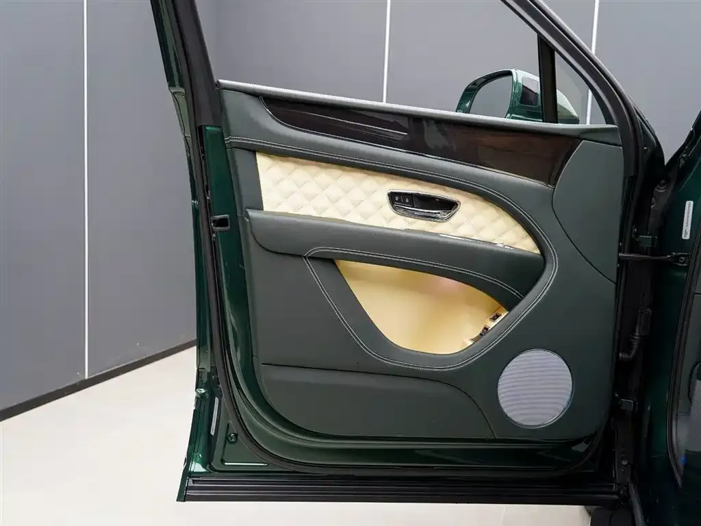 Bentley Bentayga 2022 из CN, фото 2