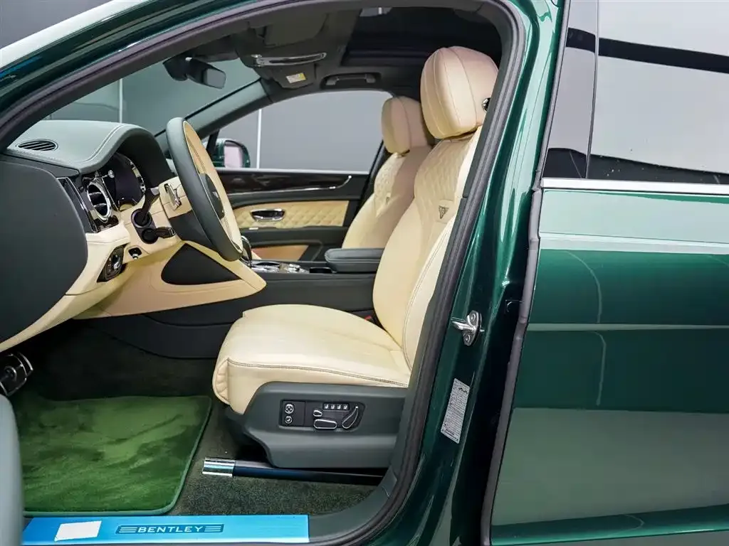Bentley Bentayga 2022 из CN, фото 5