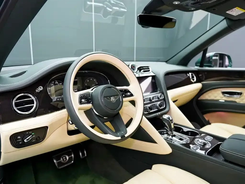 Bentley Bentayga 2022 из CN, фото 7