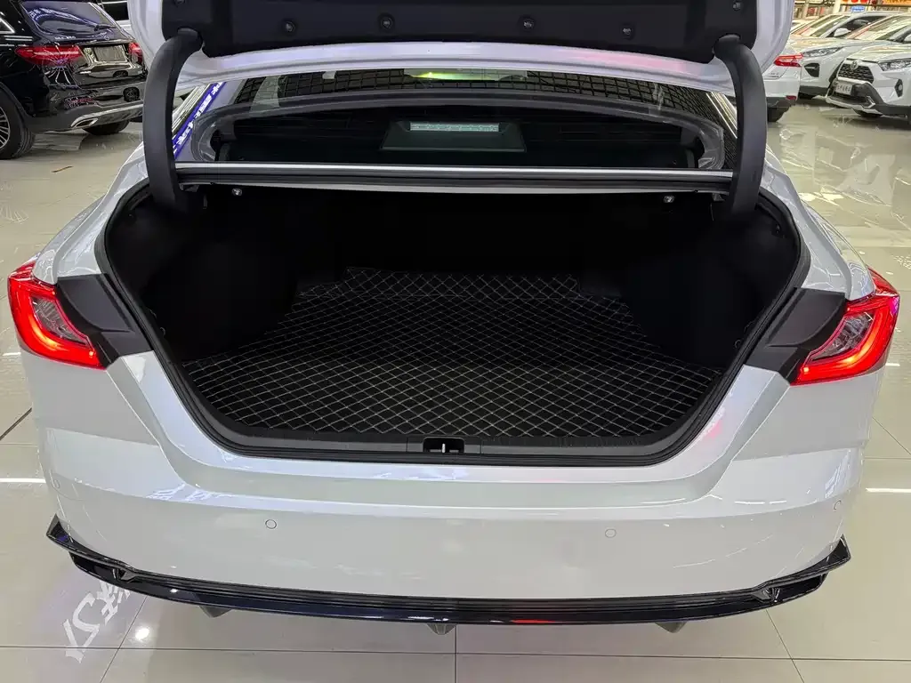 Toyota Camry 2024 из CN, фото 2