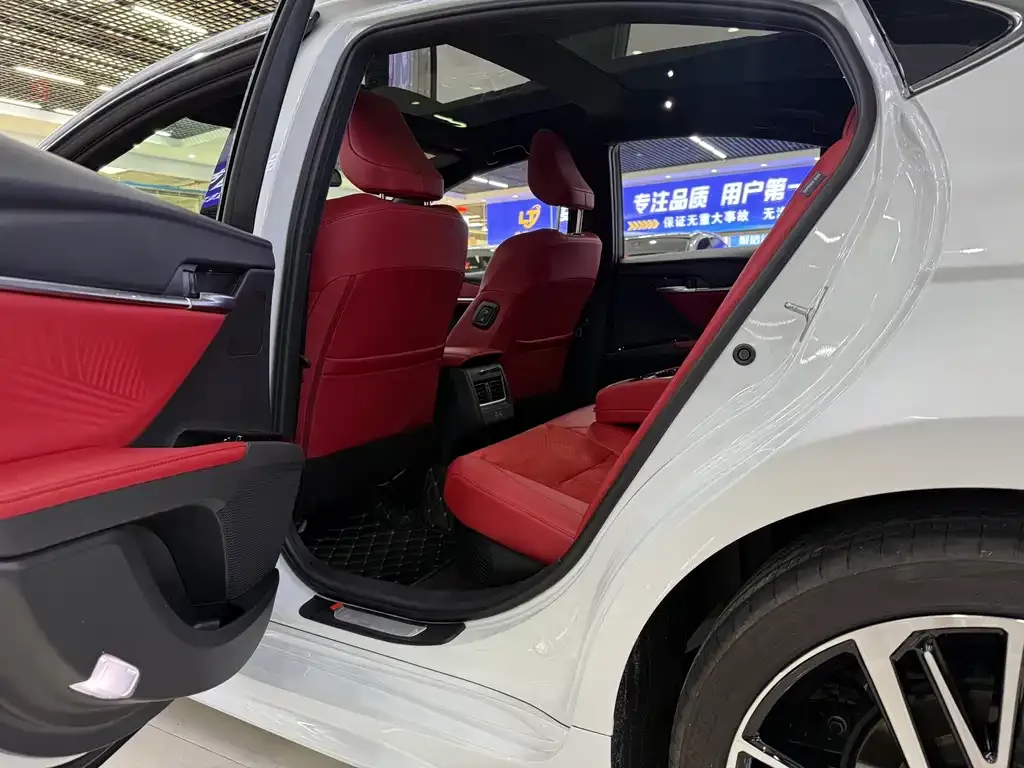 Toyota Camry 2024 из CN, фото 4
