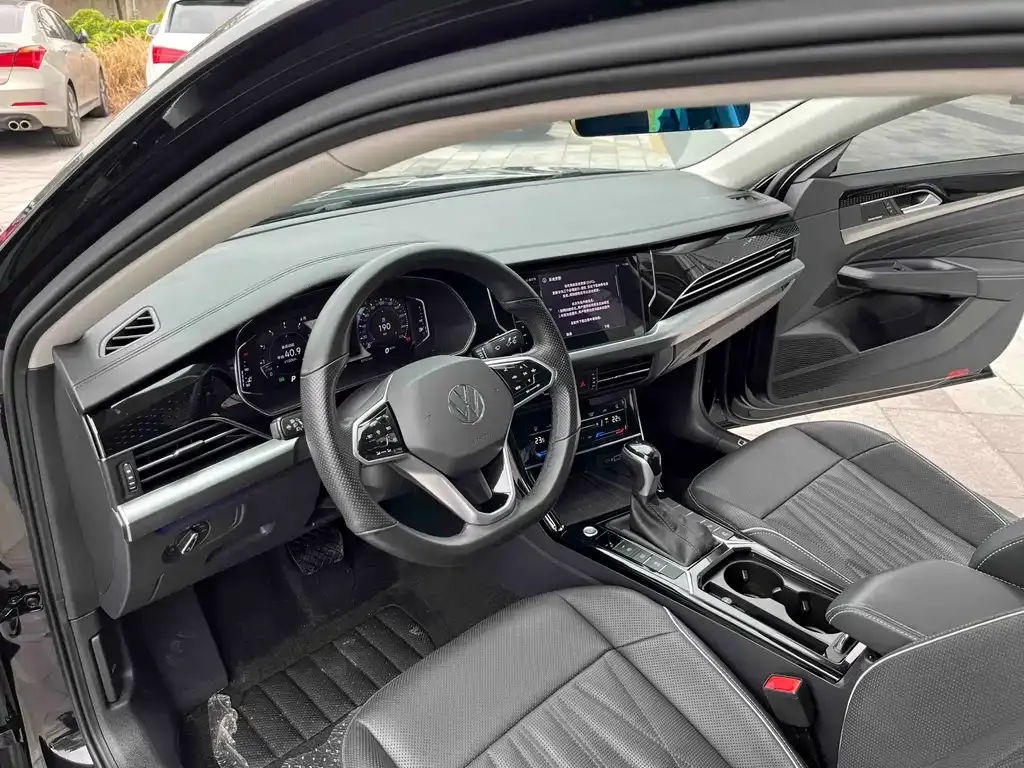Volkswagen Passat 2023 из CN, фото 10