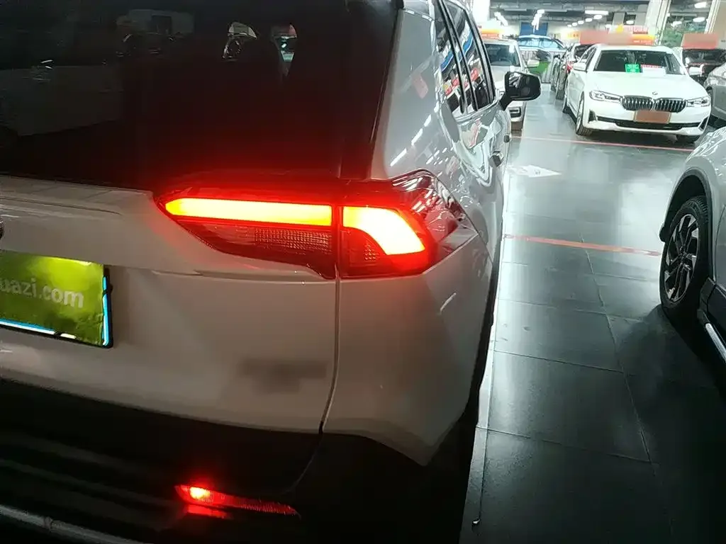 Toyota RAV4 2021 из CN, фото 8
