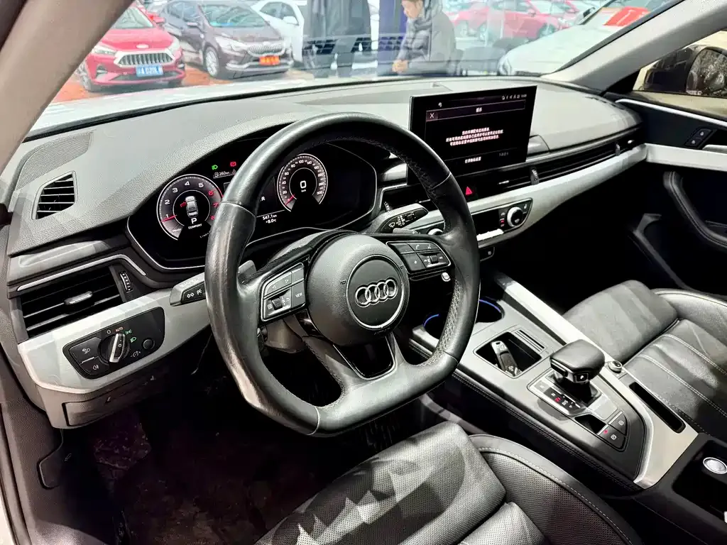Audi A4L 2022 из CN, фото 10
