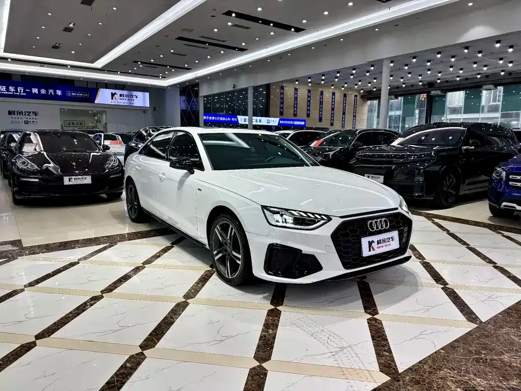 Audi A4L 2022 из CN, фото 2