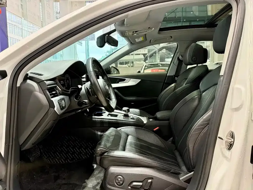 Audi A4L 2022 из CN, фото 3