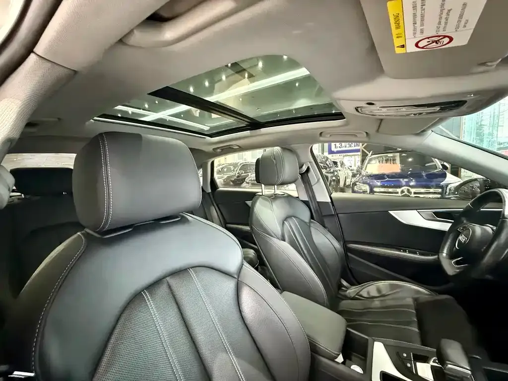 Audi A4L 2022 из CN, фото 5