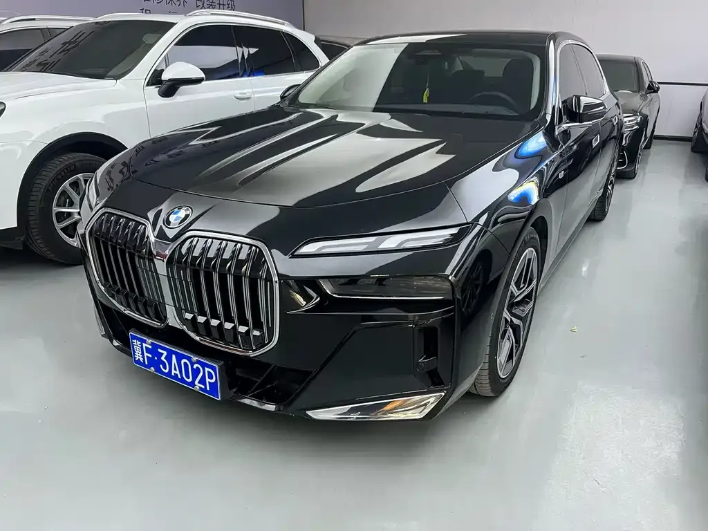 BMW 7 Series 2023 из CN, фото 1