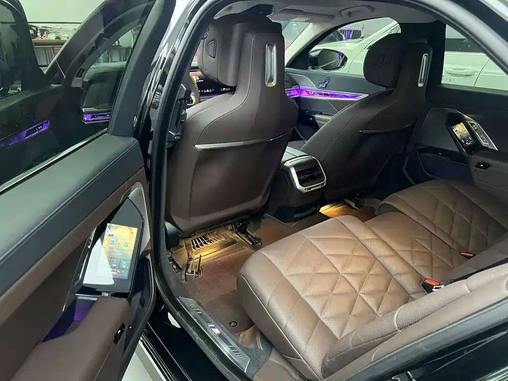 BMW 7 Series 2023 из CN, фото 6