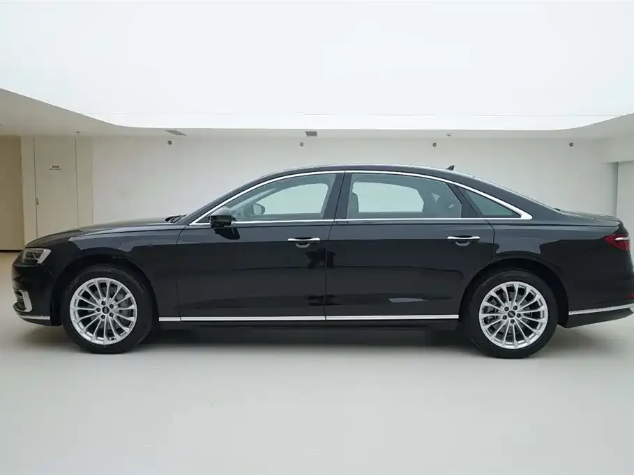 Audi A8 2022 из CN, фото 7
