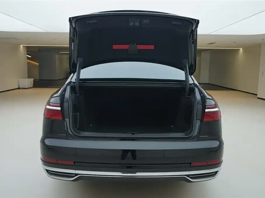 Audi A8 2022 из CN, фото 2