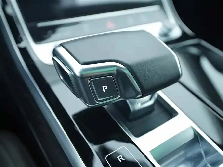 Audi A8 2022 из CN, фото 10