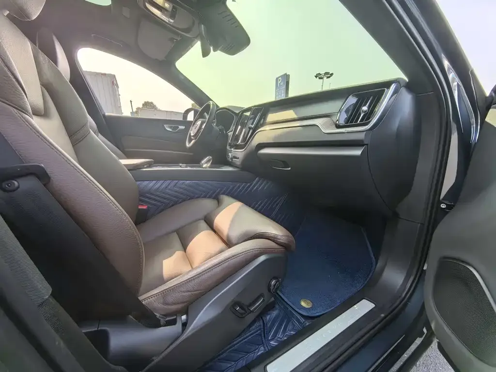 Volvo XC60 2022 из CN, фото 2