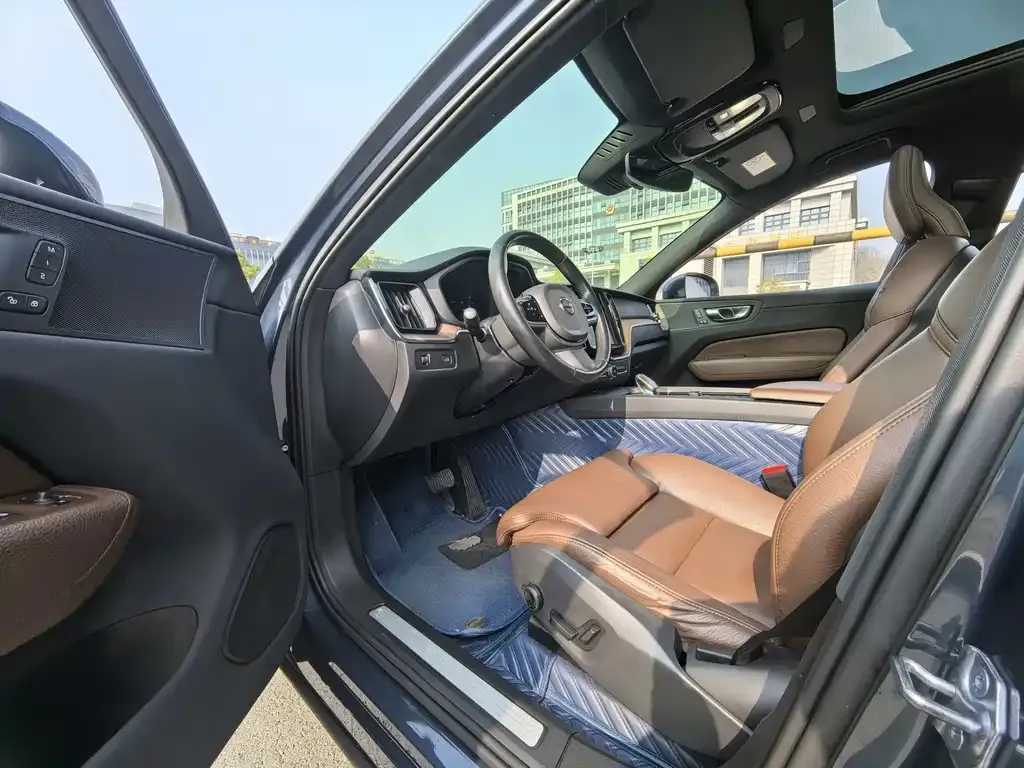 Volvo XC60 2022 из CN, фото 6