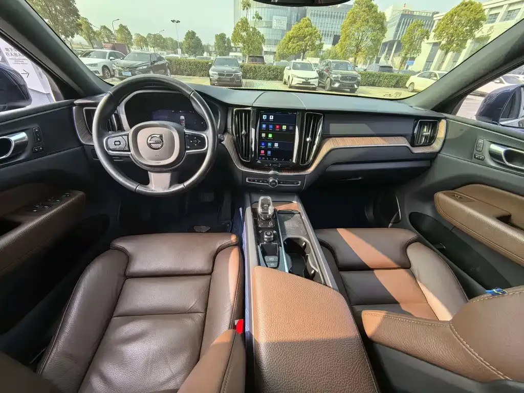 Volvo XC60 2022 из CN, фото 8