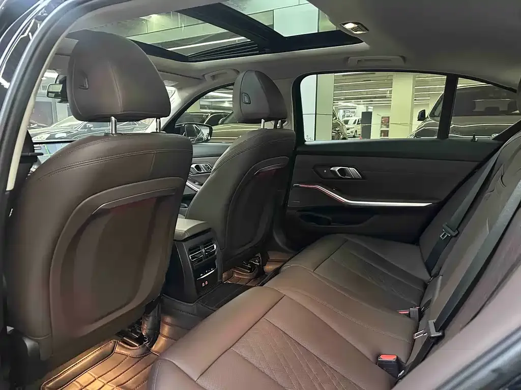 BMW 3 Series 2023 из CN, фото 2