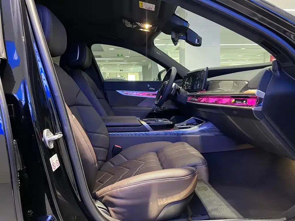 BMW 7 Series 2023 из CN, фото 5