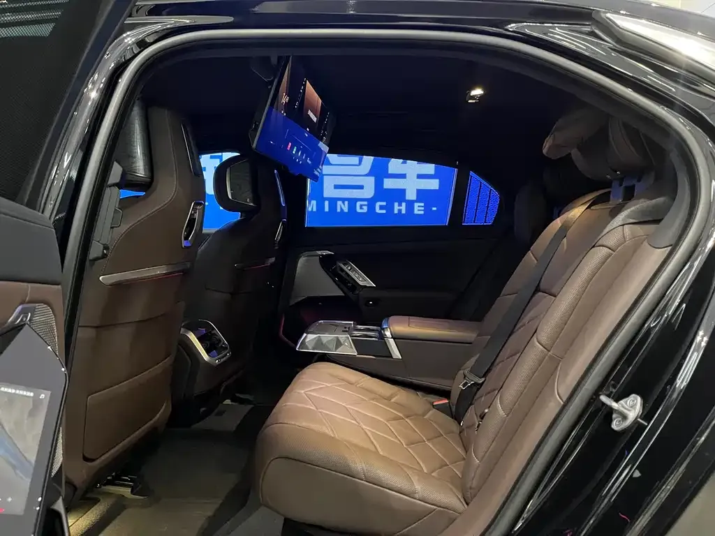 BMW 7 Series 2023 из CN, фото 4
