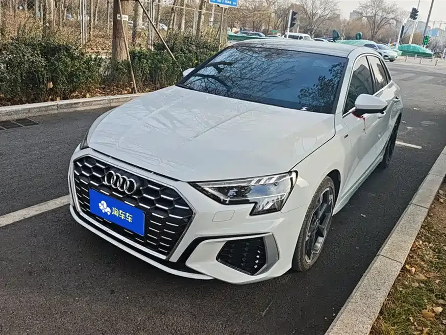 Audi A3 2023 из CN, фото 1
