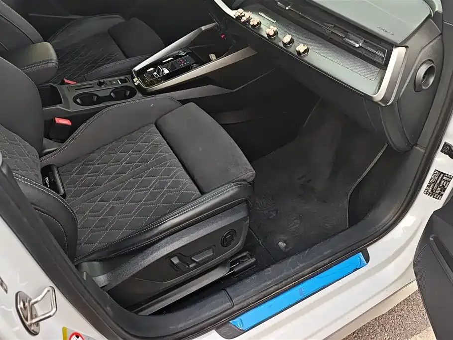 Audi A3 2023 из CN, фото 8