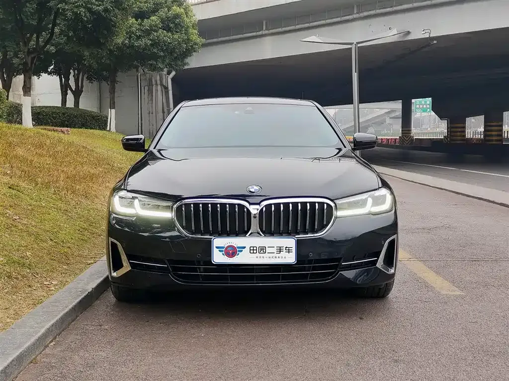 BMW 5 Series — фото 9